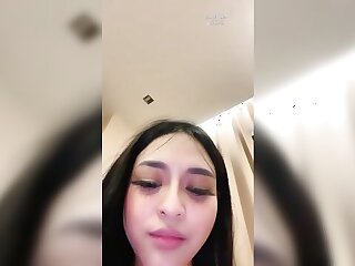 Indonesian ngentot OpptyLany shows off her bling in live sex video