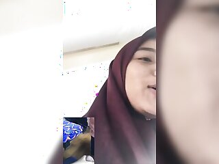 Indonesian hijaber Cici's outdoor webcam adventure